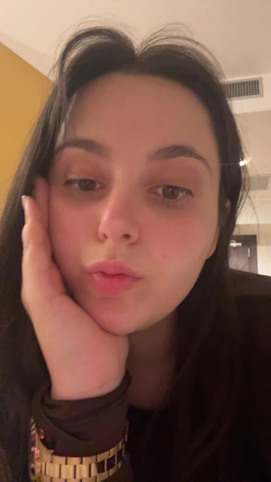 @yleniamounjaro