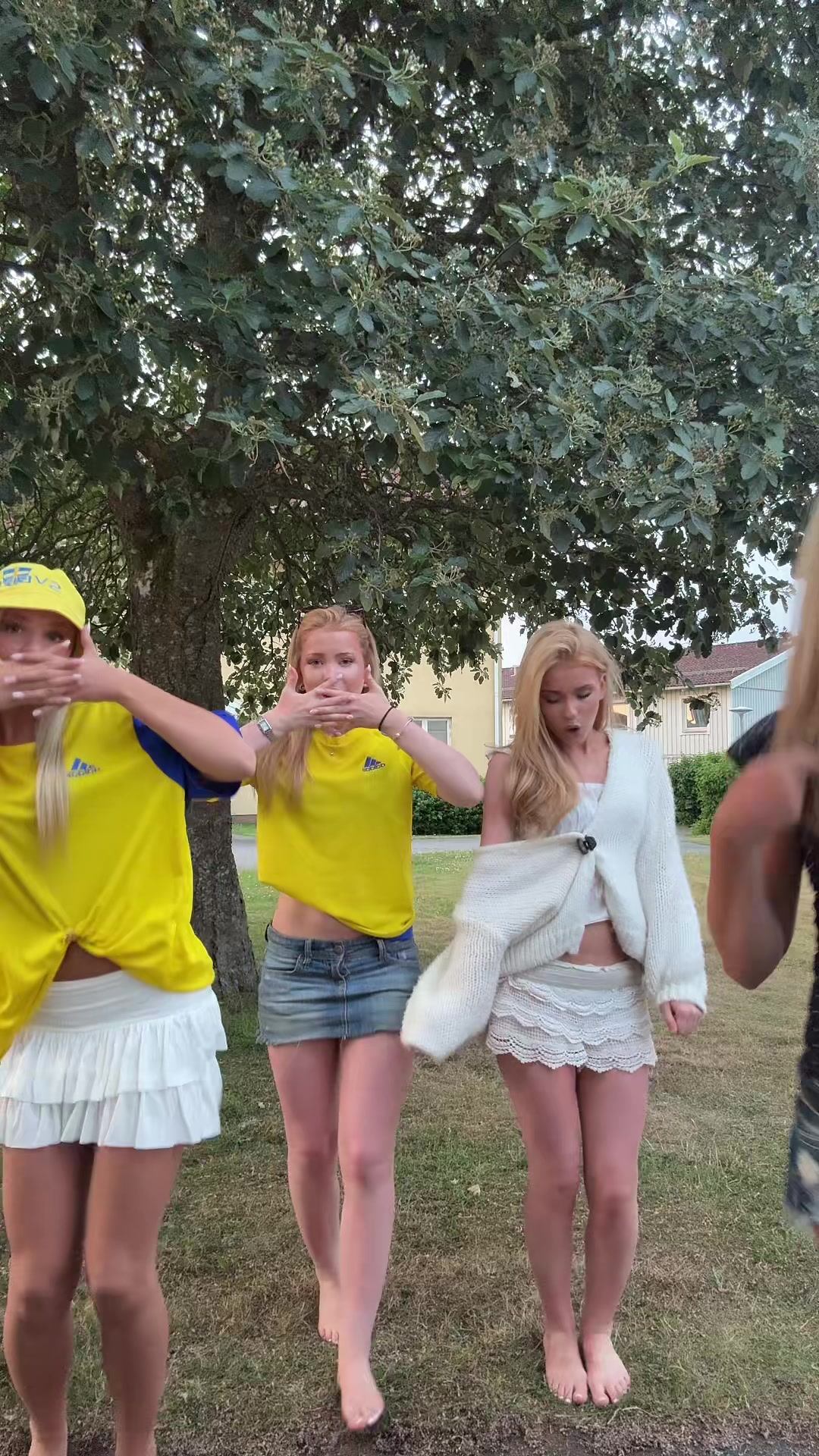 @😜👯♀️🤩