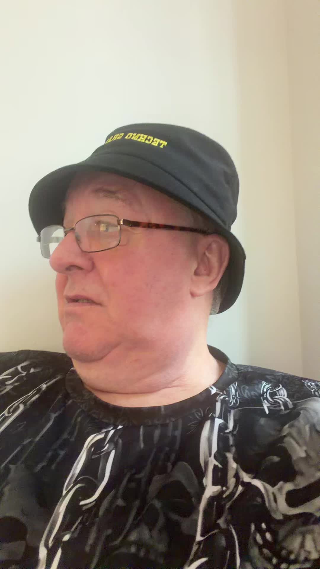 @TECHNO GRANDAD