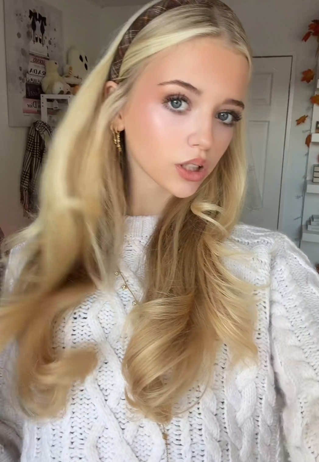 @𝐜𝐡𝐥𝐨𝐞🍸