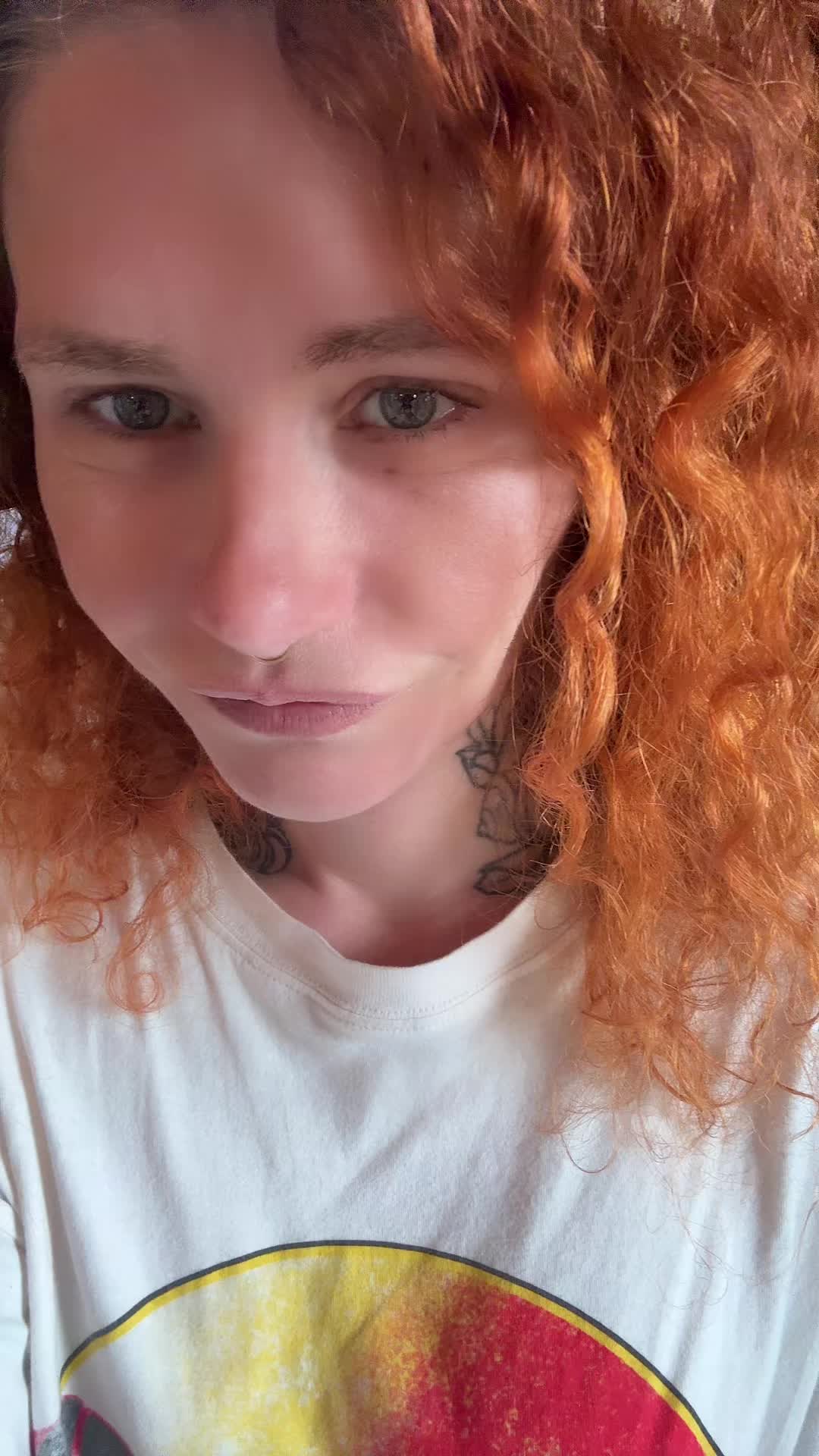@curlyhairandtattoos