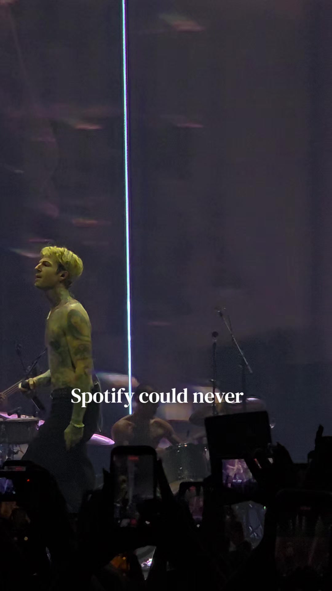 @⨾༊