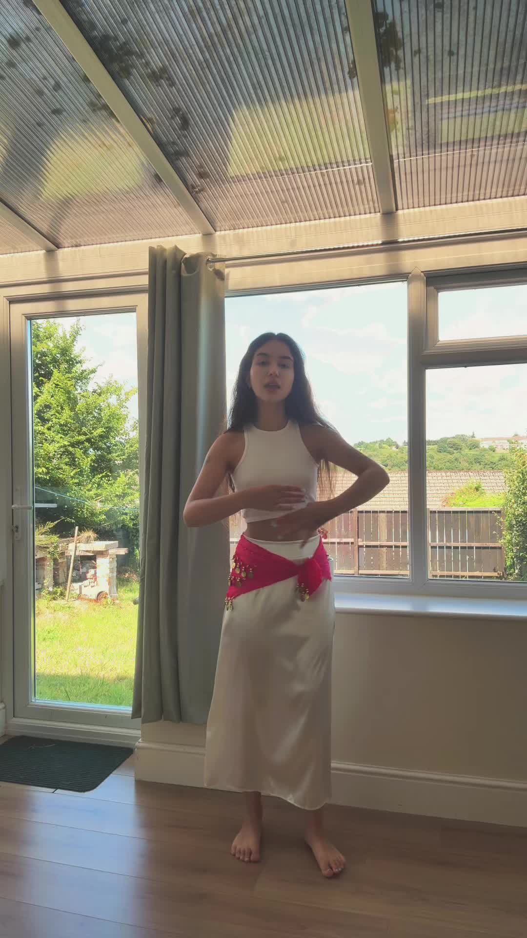 @lolabellydance