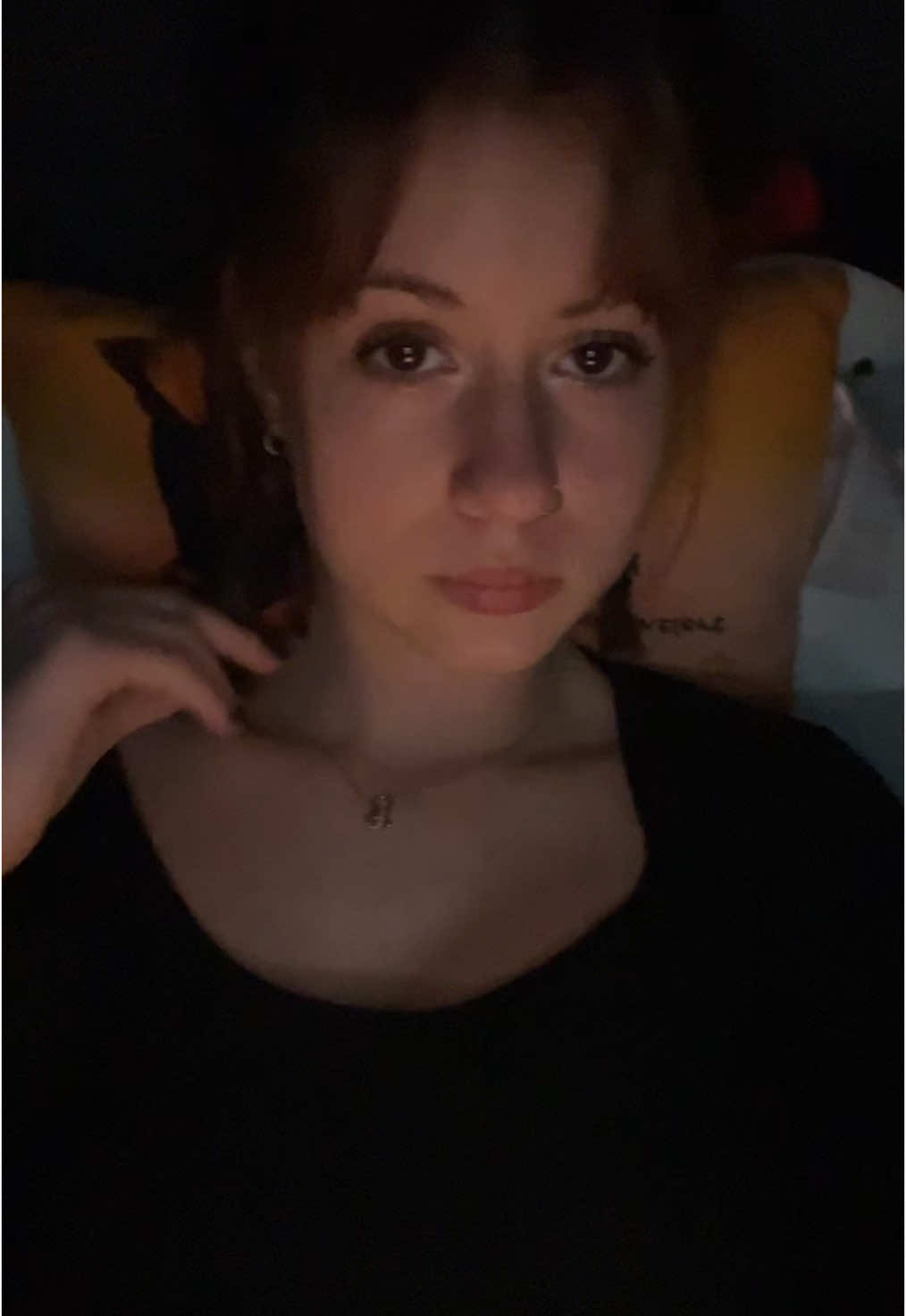 @:b