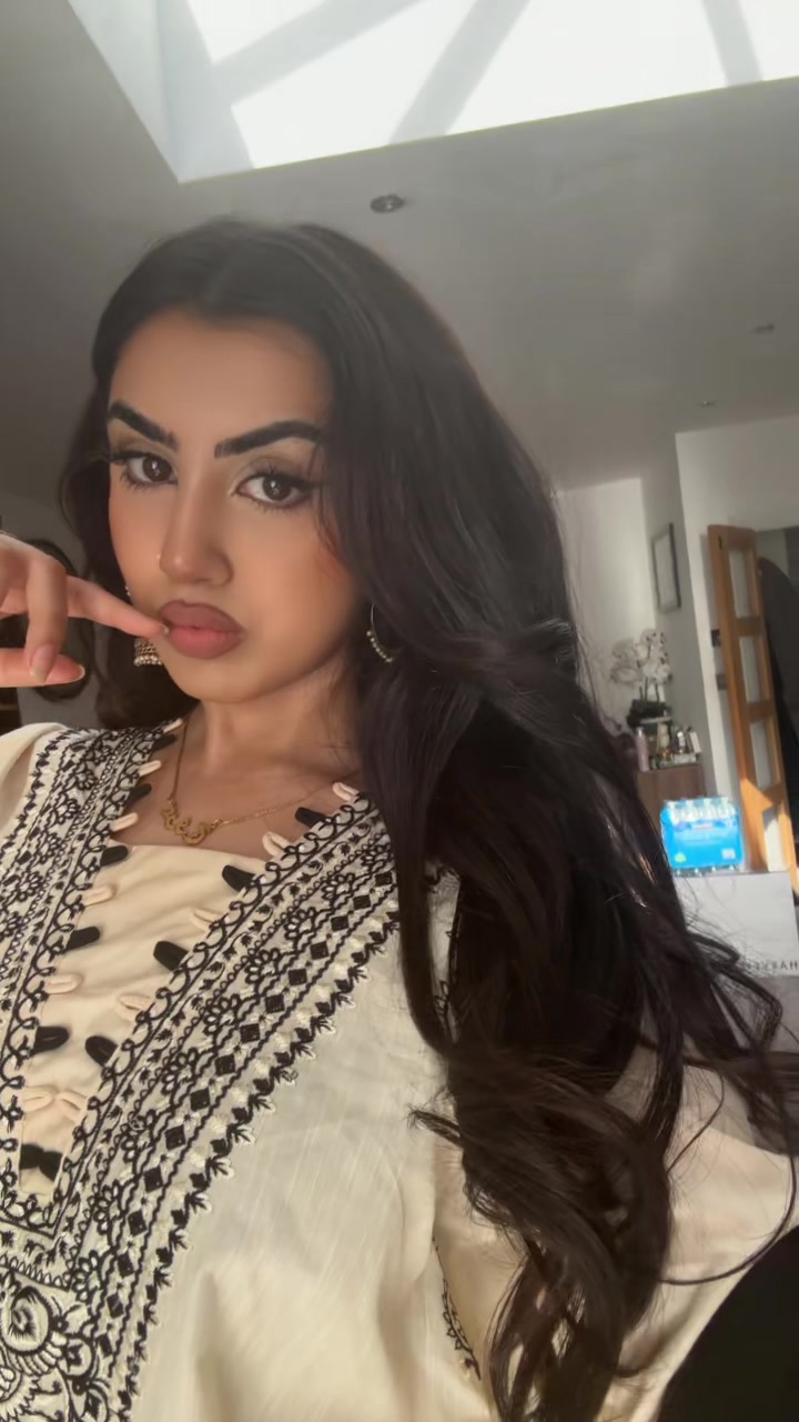 @arooj