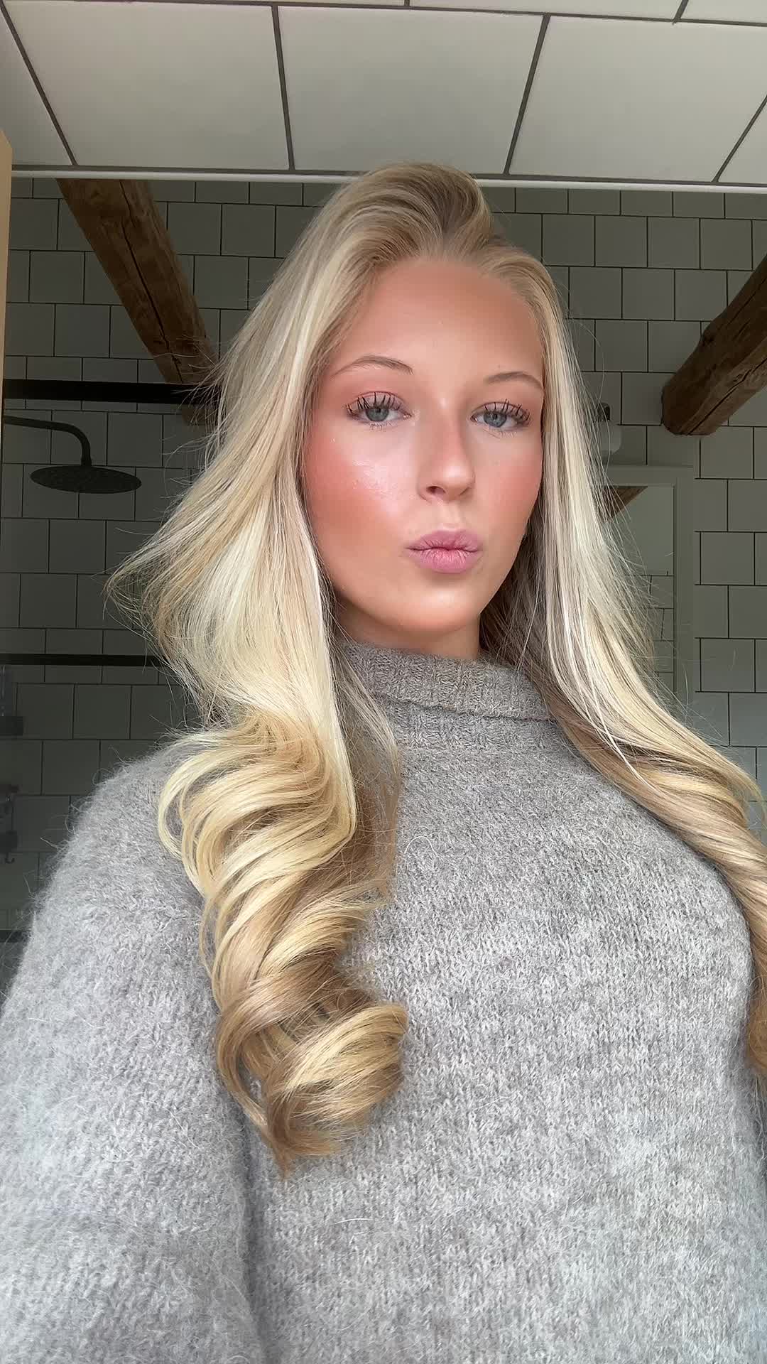@Lo