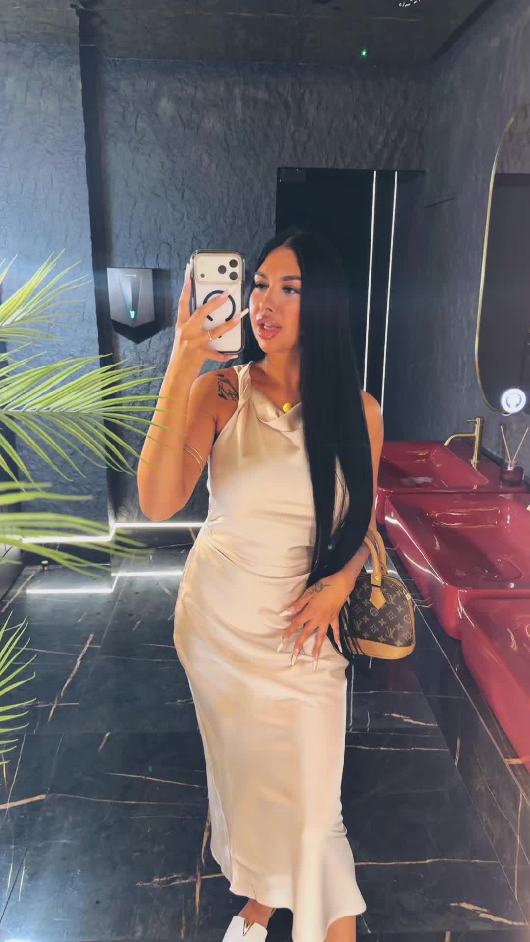 @AnneMarii