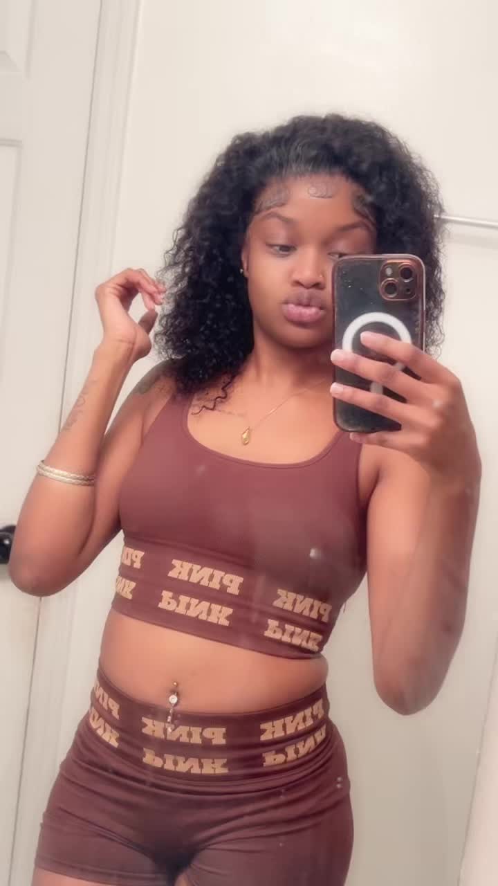 @Julie-Marié🦋