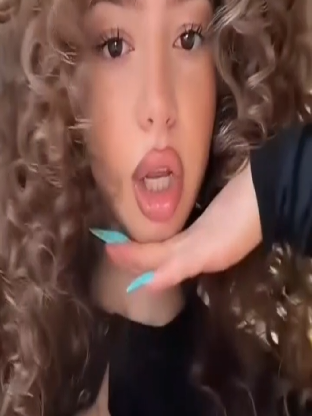 @𖤐⭒๋࣭ ⭑