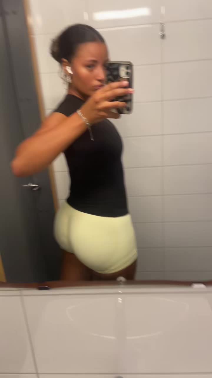 @bella
