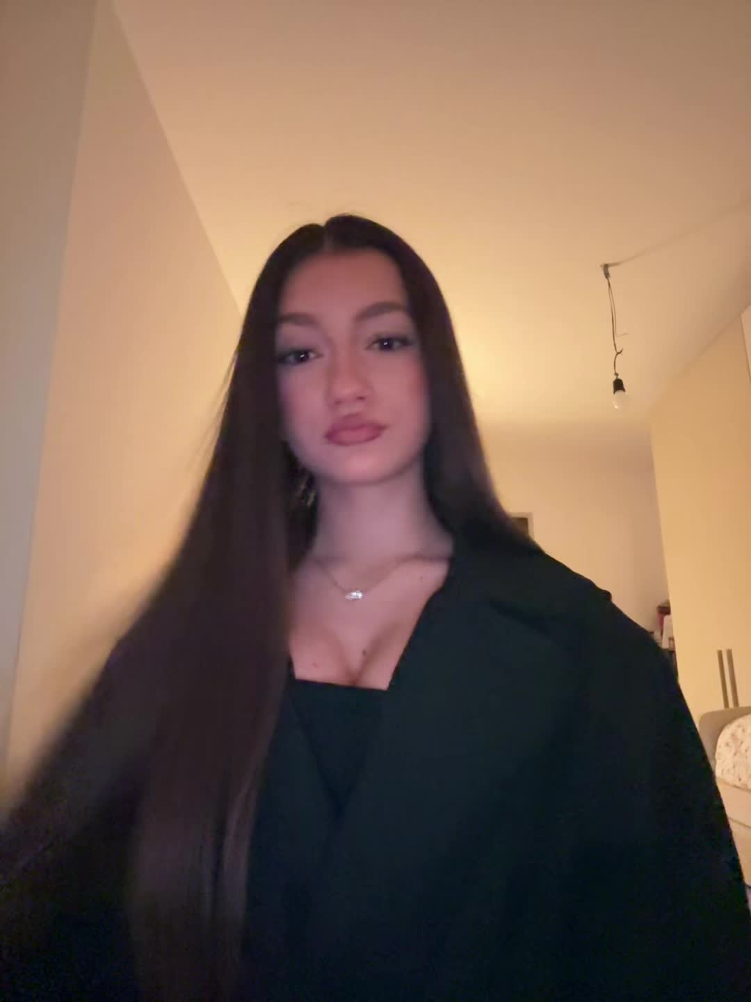 @𝒜𝒱