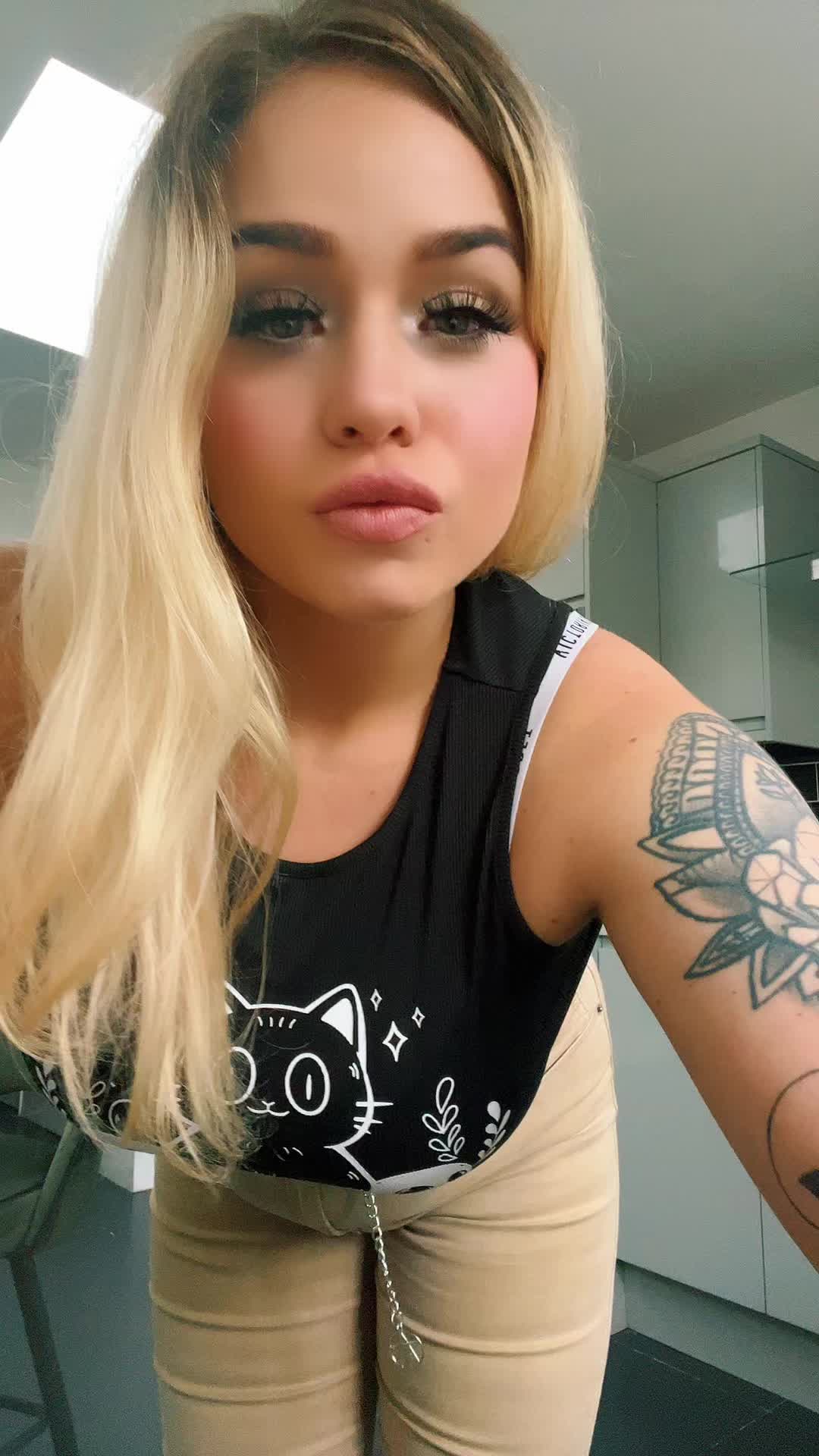 @💉👩🏽&zwj;⚕️👄🦋🪪💉👄🧬