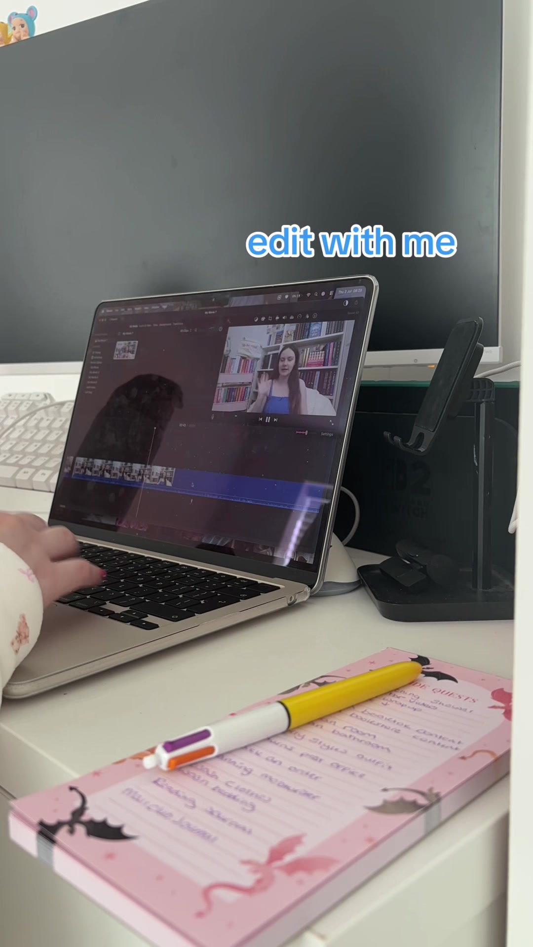 @Christina 🍓🩷📚