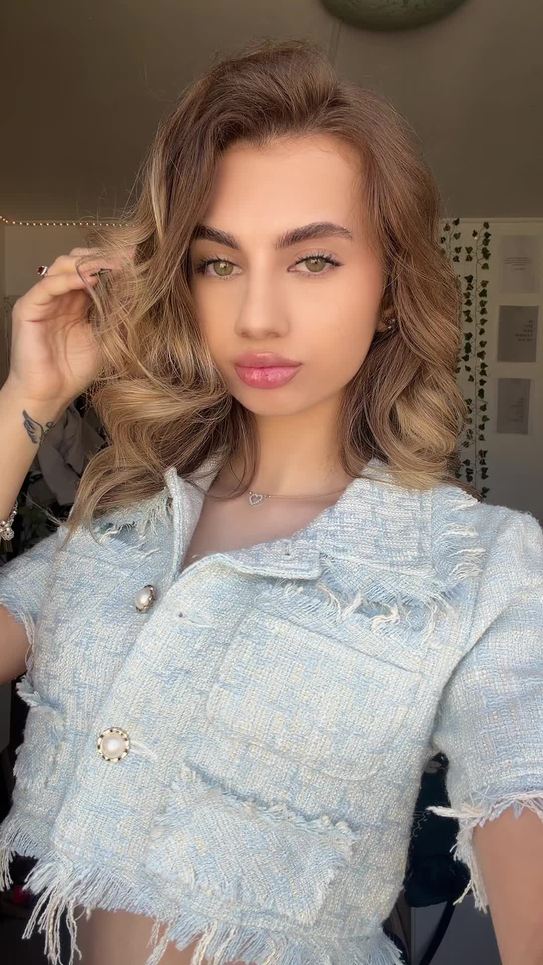 @🦦