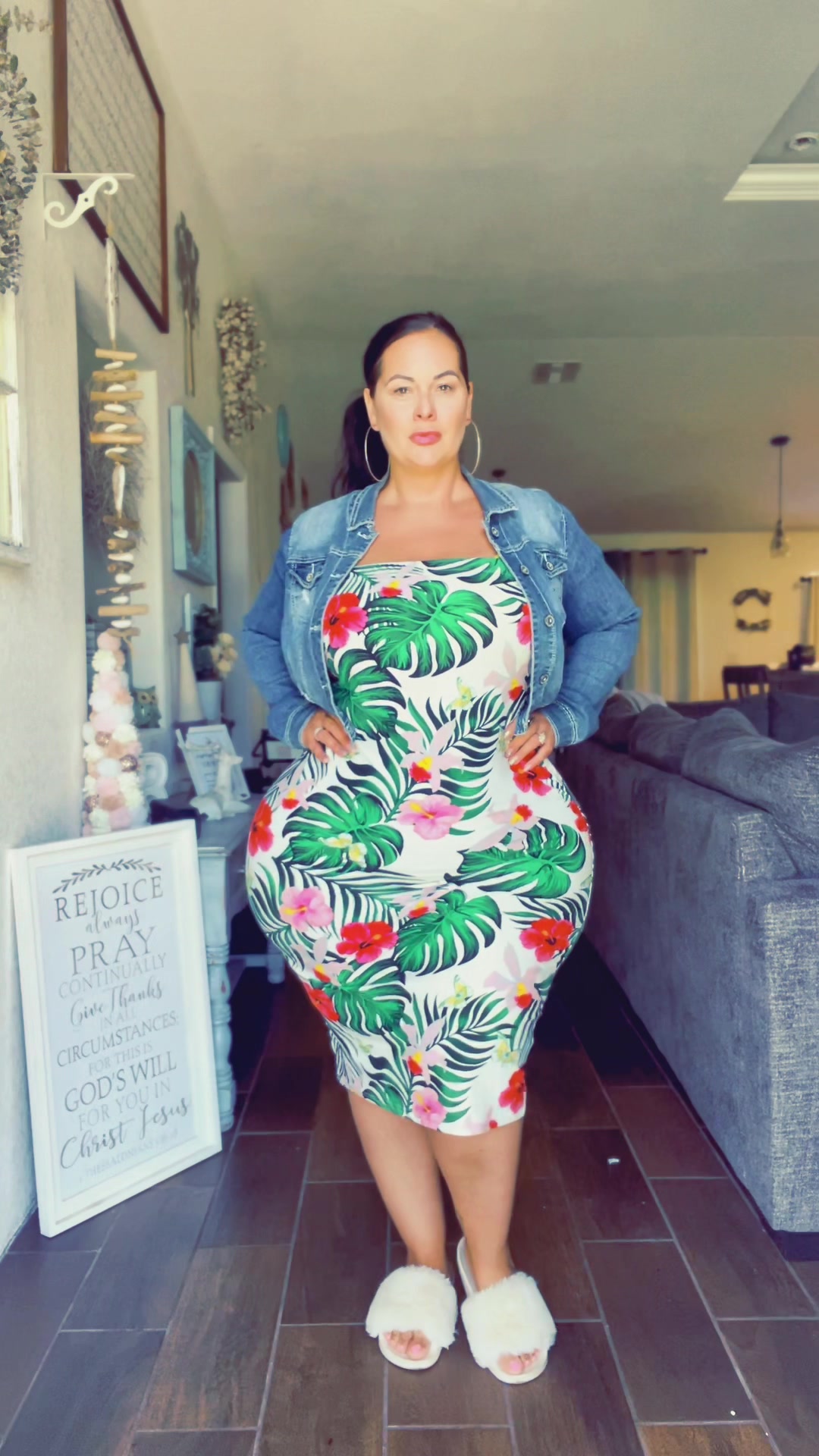 Miss Hourglass ( misshourglass2.0) Urlebird