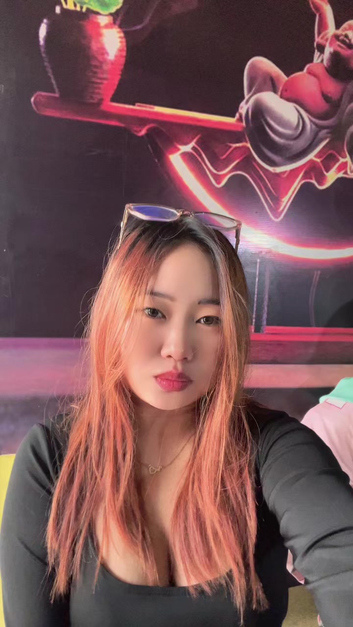 @🦦