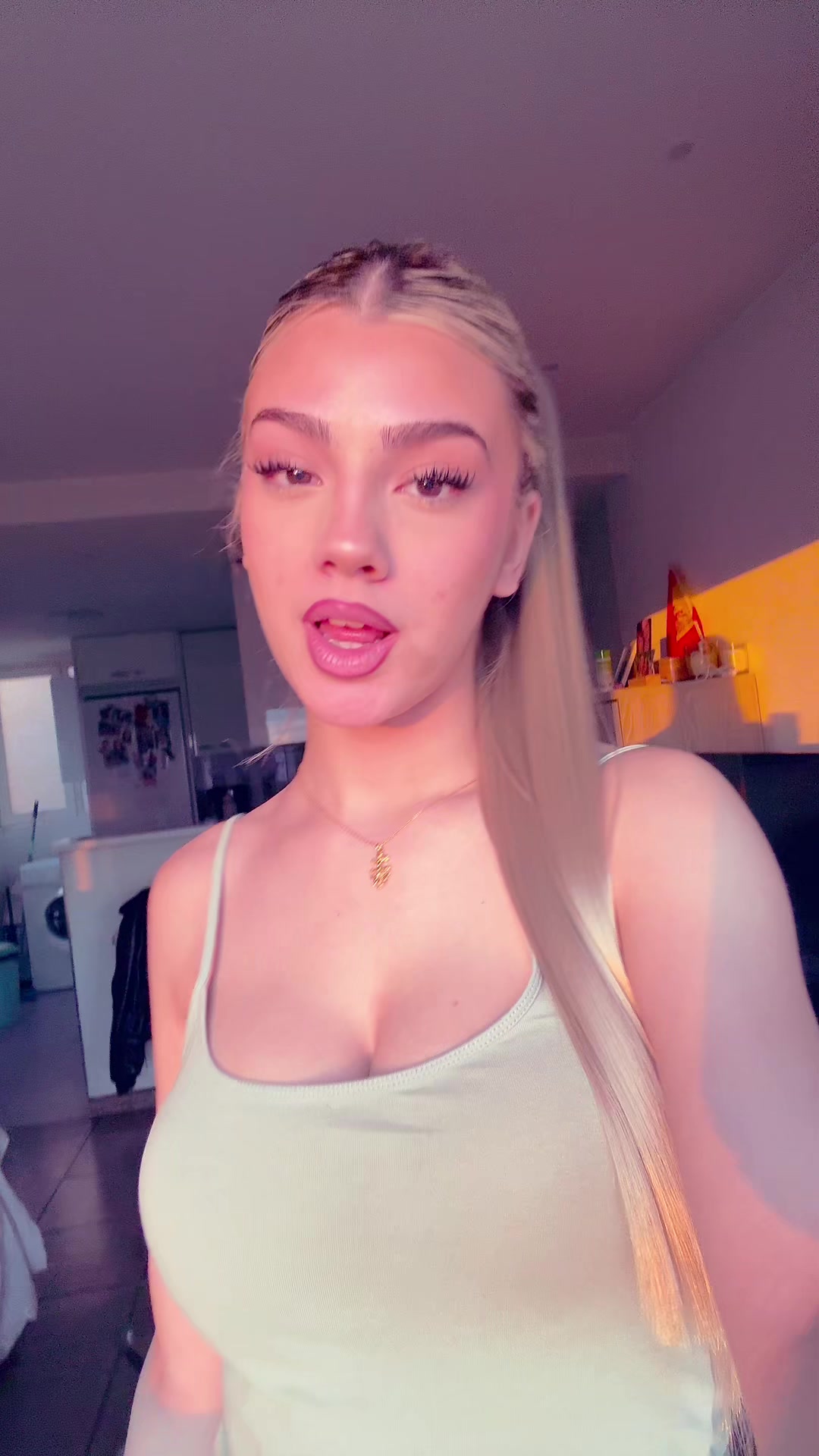@evitα