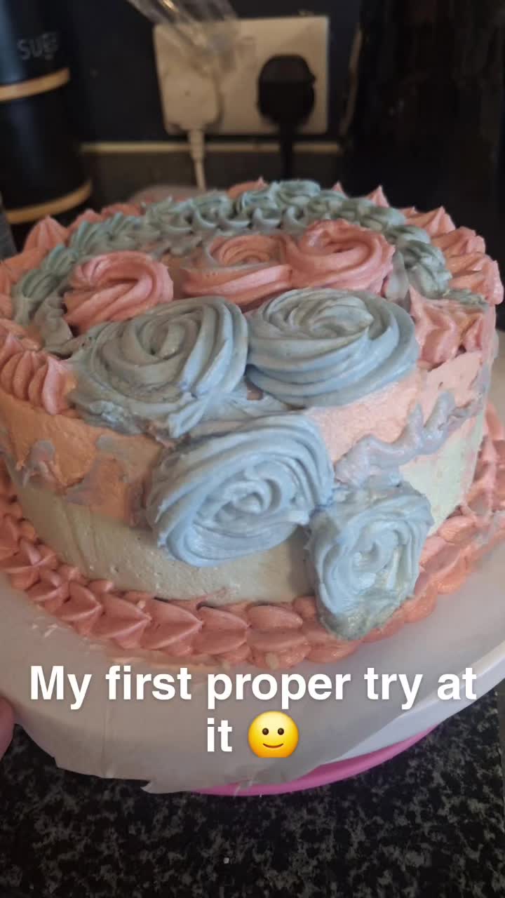 @charsbakes