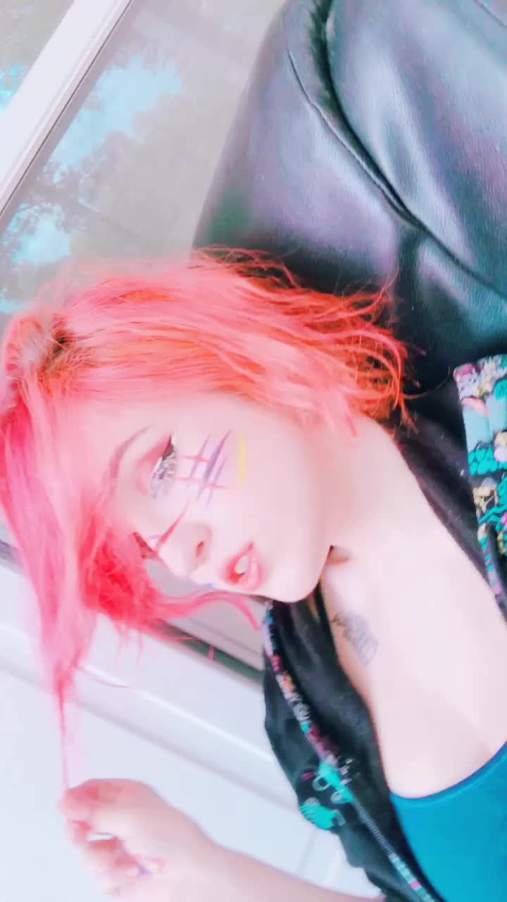 @VaporwaveVally🥀