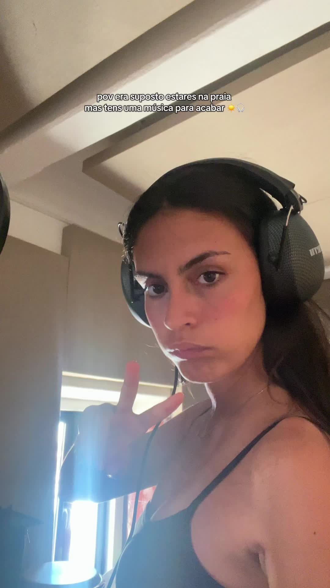 @mia.benita