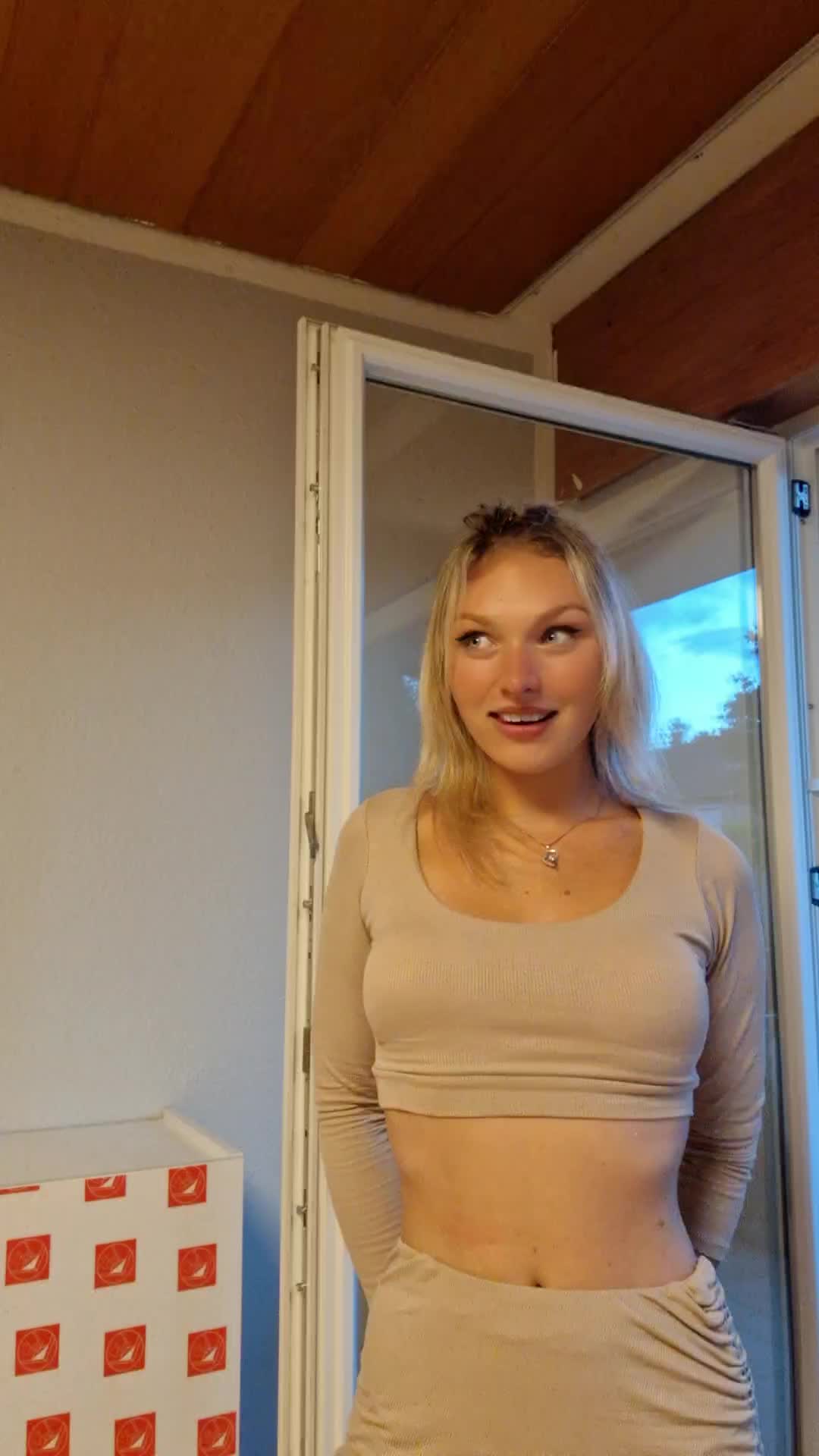 @nobodys queen