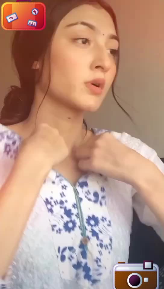 @Oviyaaa❤️