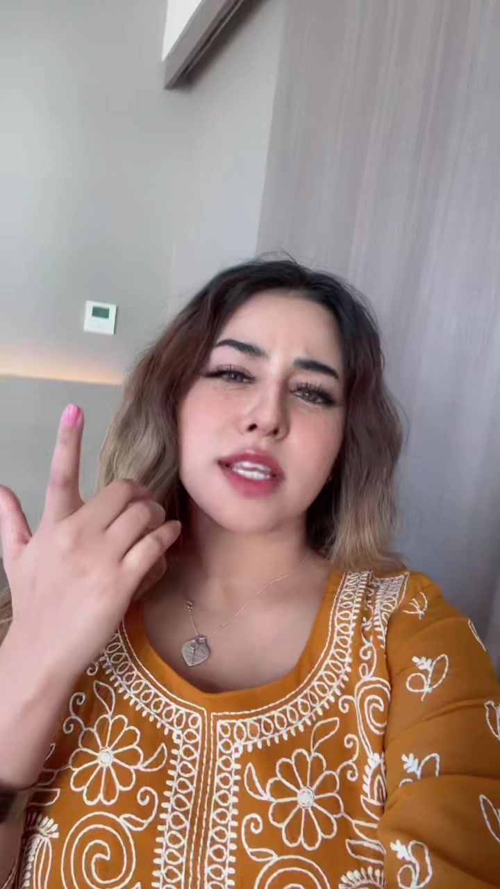 @Dee