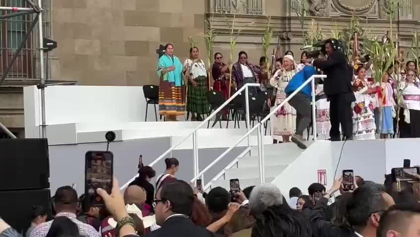 @Todo es Política