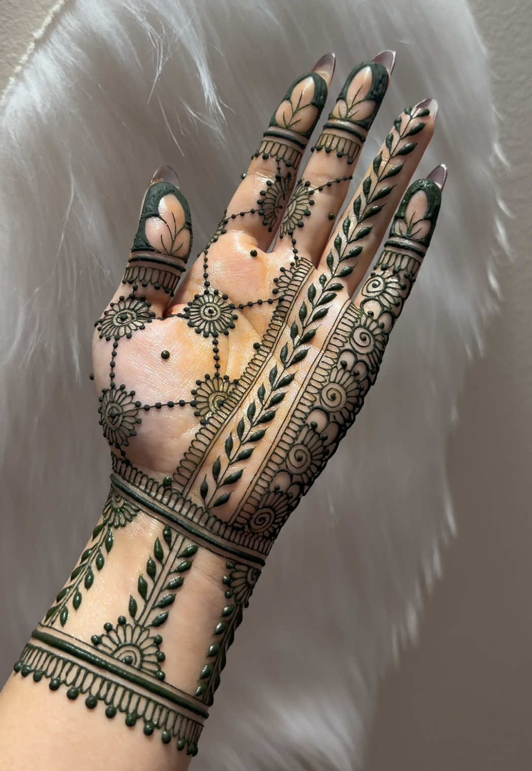 @charmsofmehandi