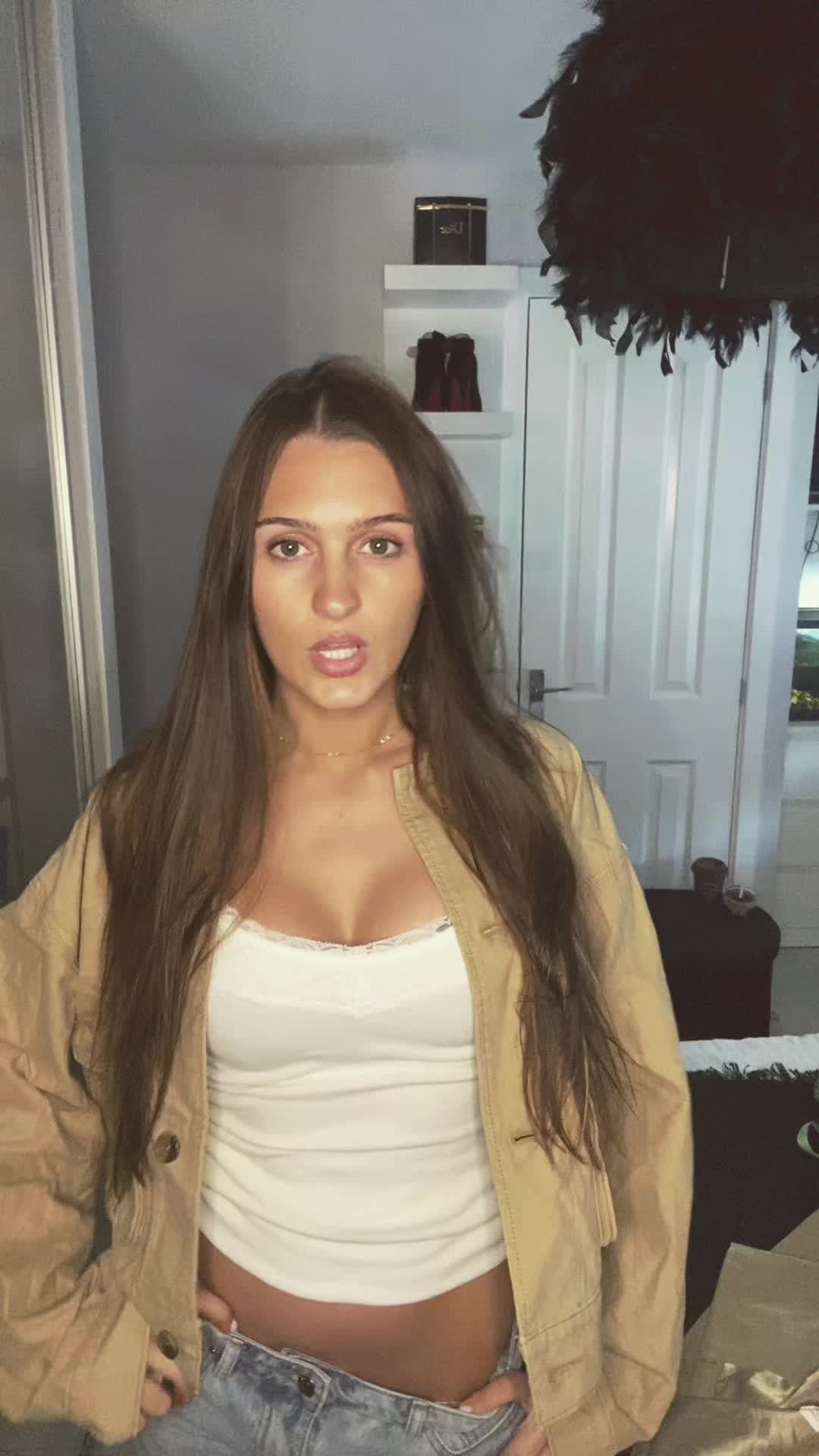 @🦦
