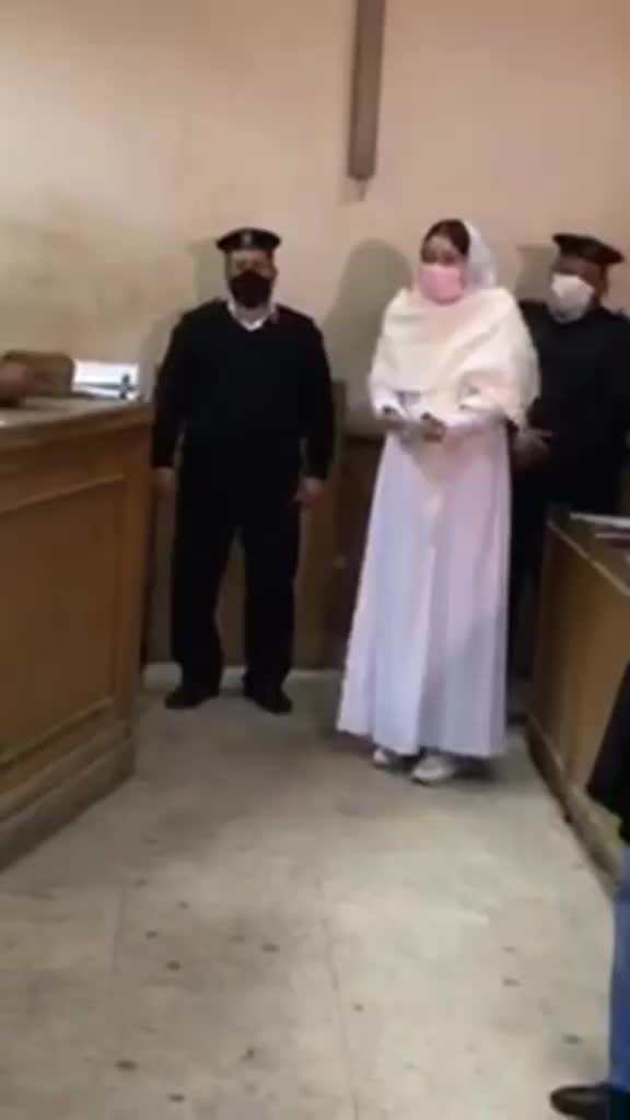 @حنين حسام