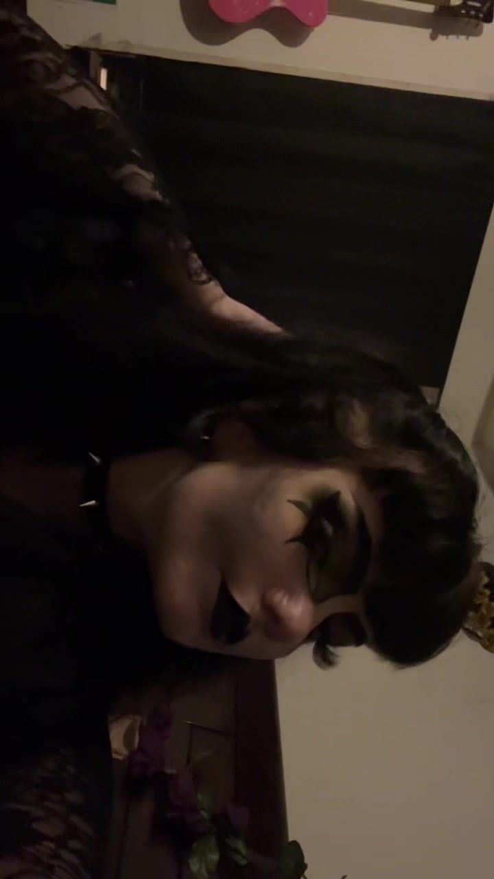 @Toeknee Marie☠️🖤
