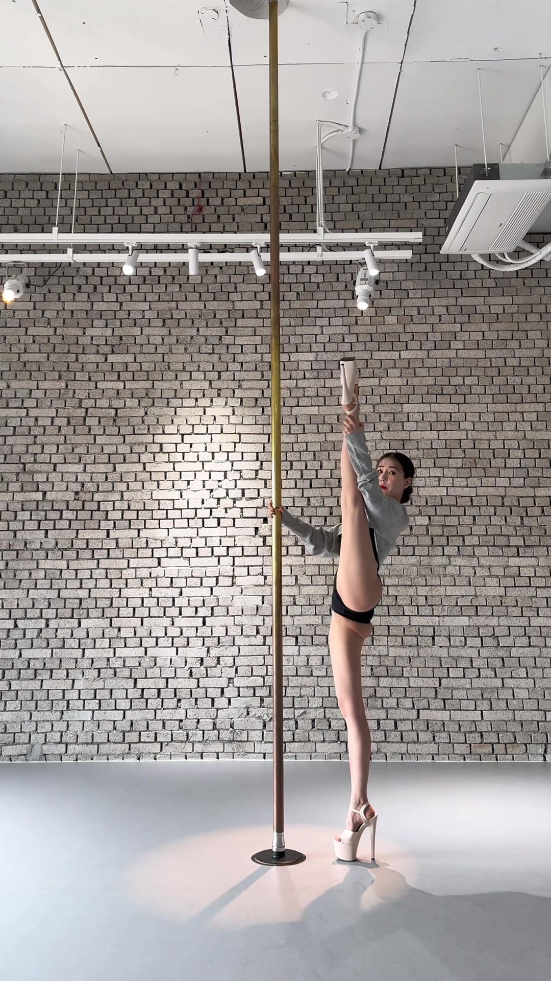 @jsj_poledance