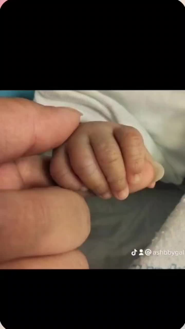 @Ashbby