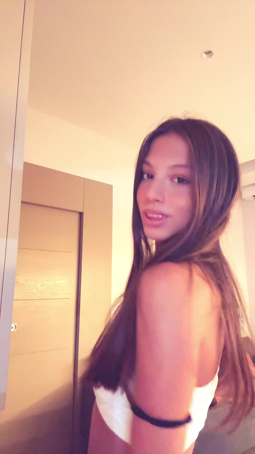 @V🌟