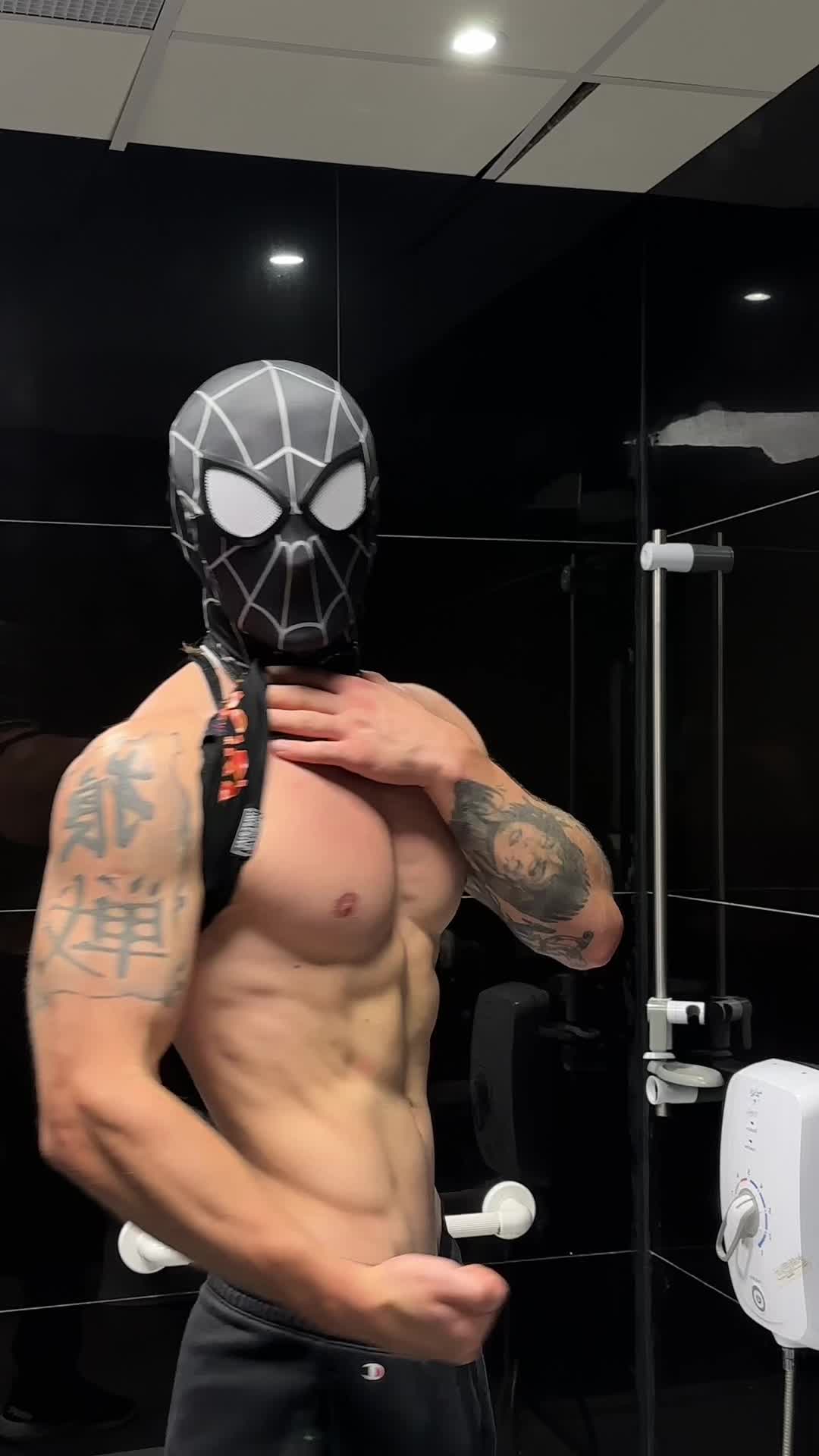 @Angolzi