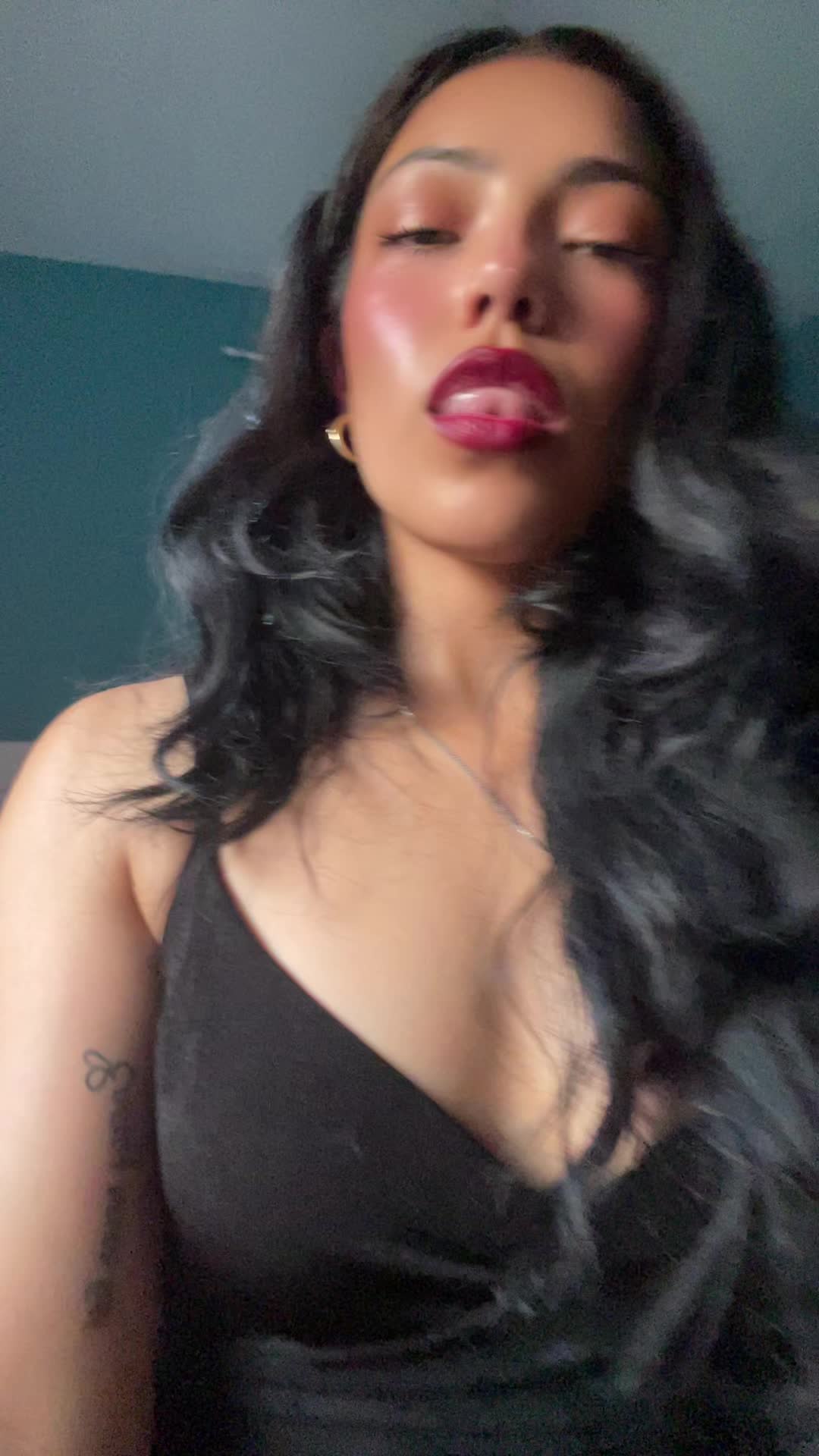 @<3