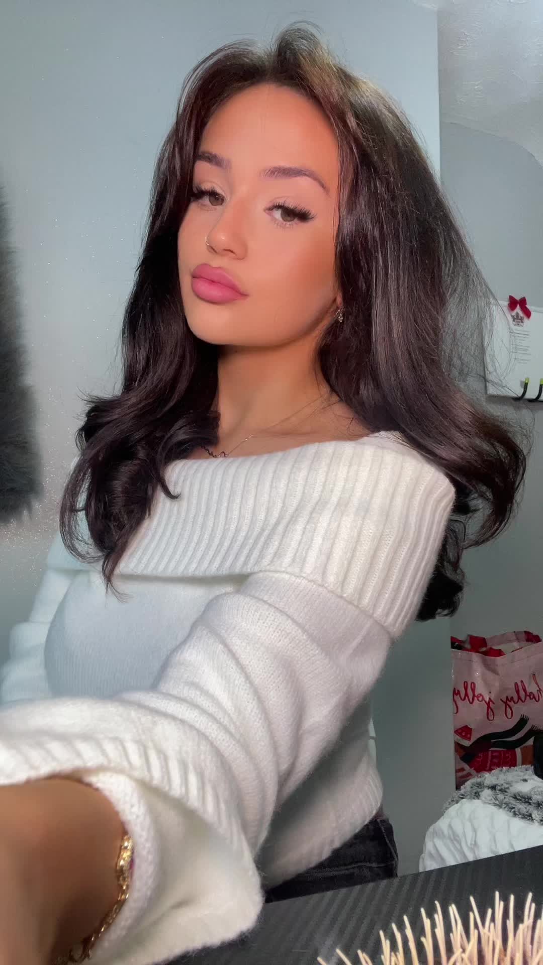 @_jasminevalentine