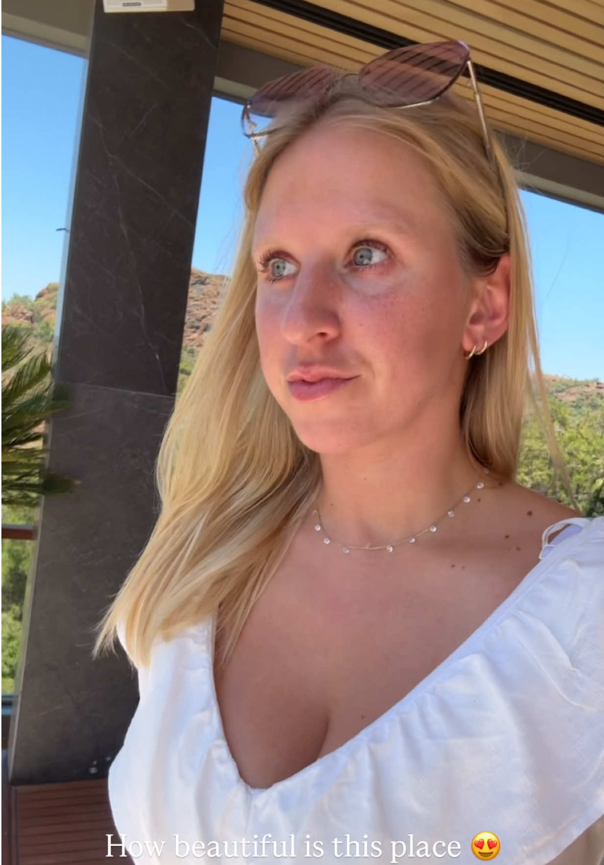 @StewardessLara
