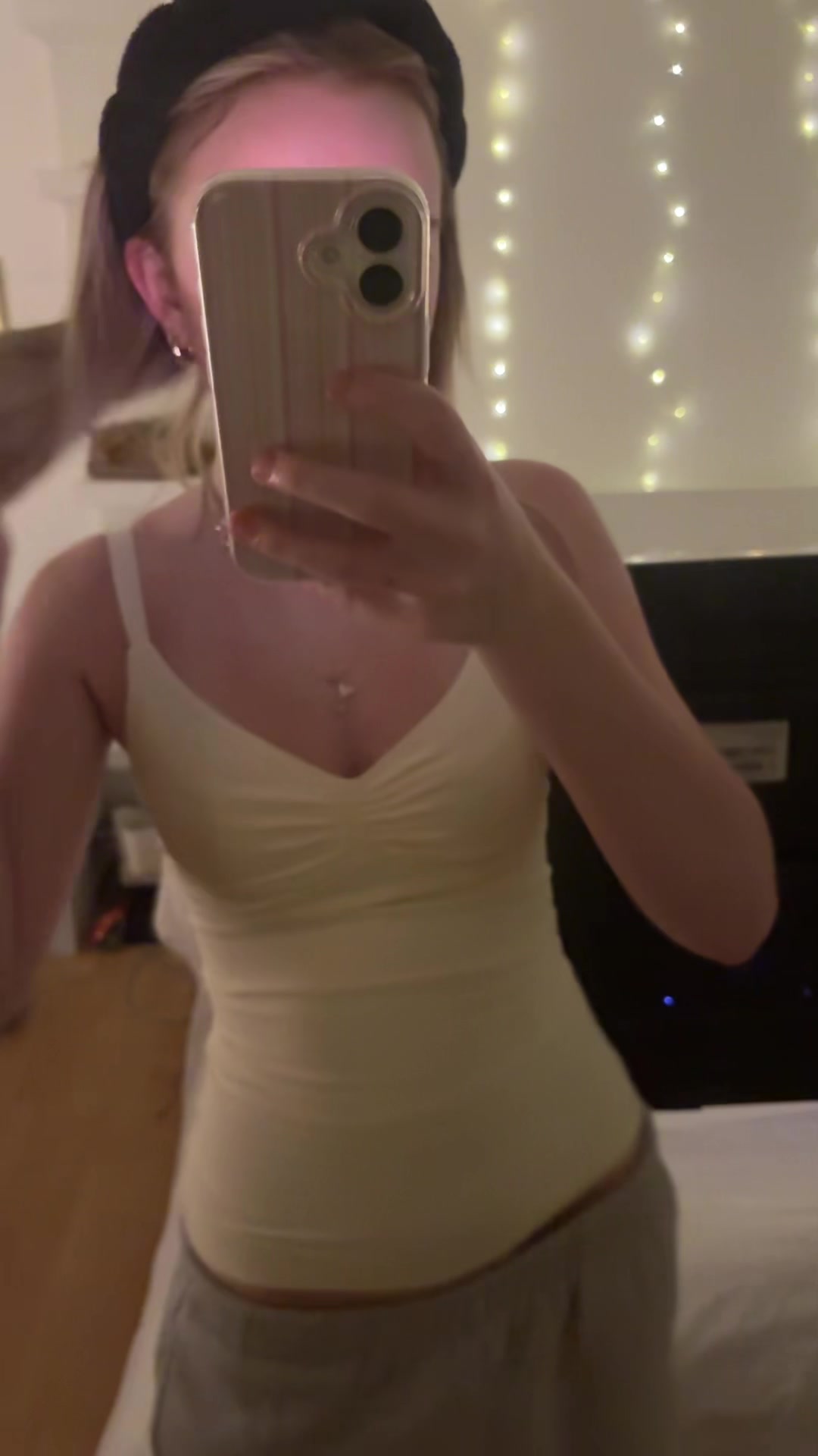 @𝐦𝐨𝐥𝐥𝐬