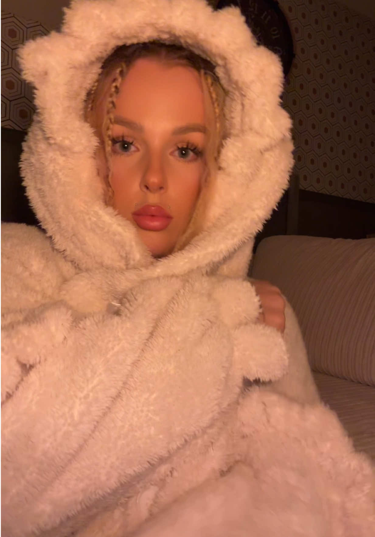 @klodinne
