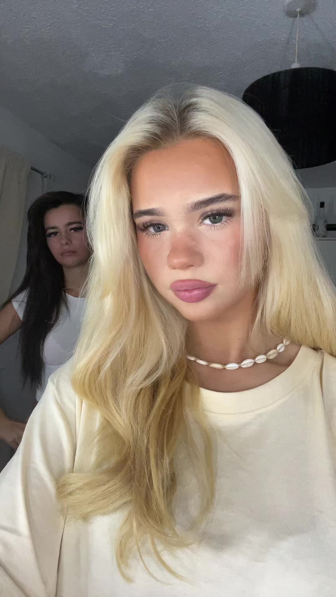@💎𝐌𝐈𝐊𝐀 𝐁𝐑𝐎𝐎𝐊𝐒💎