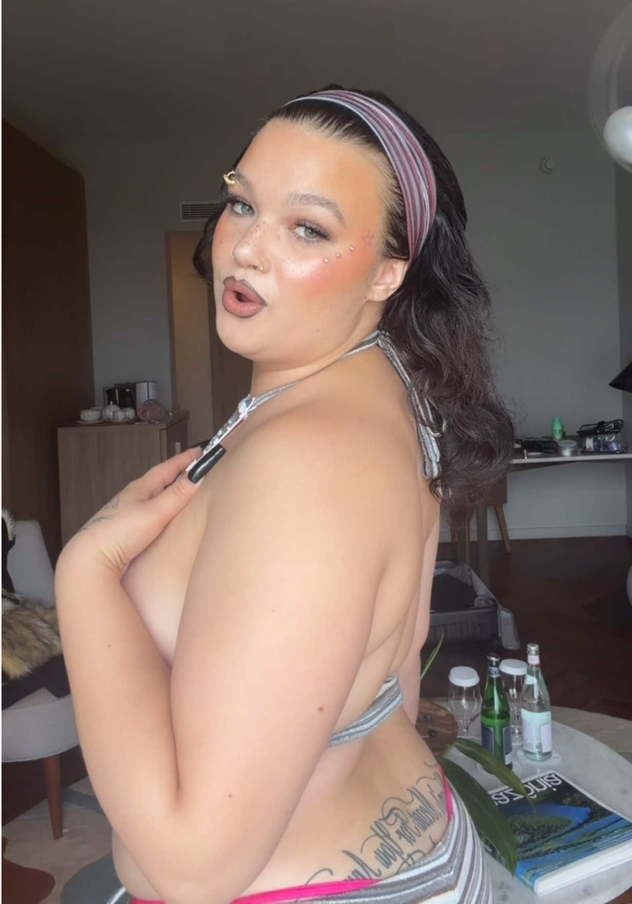 @lolayounggg