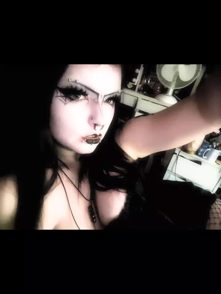 @☣︎☠︎Pheebs☠︎☣︎