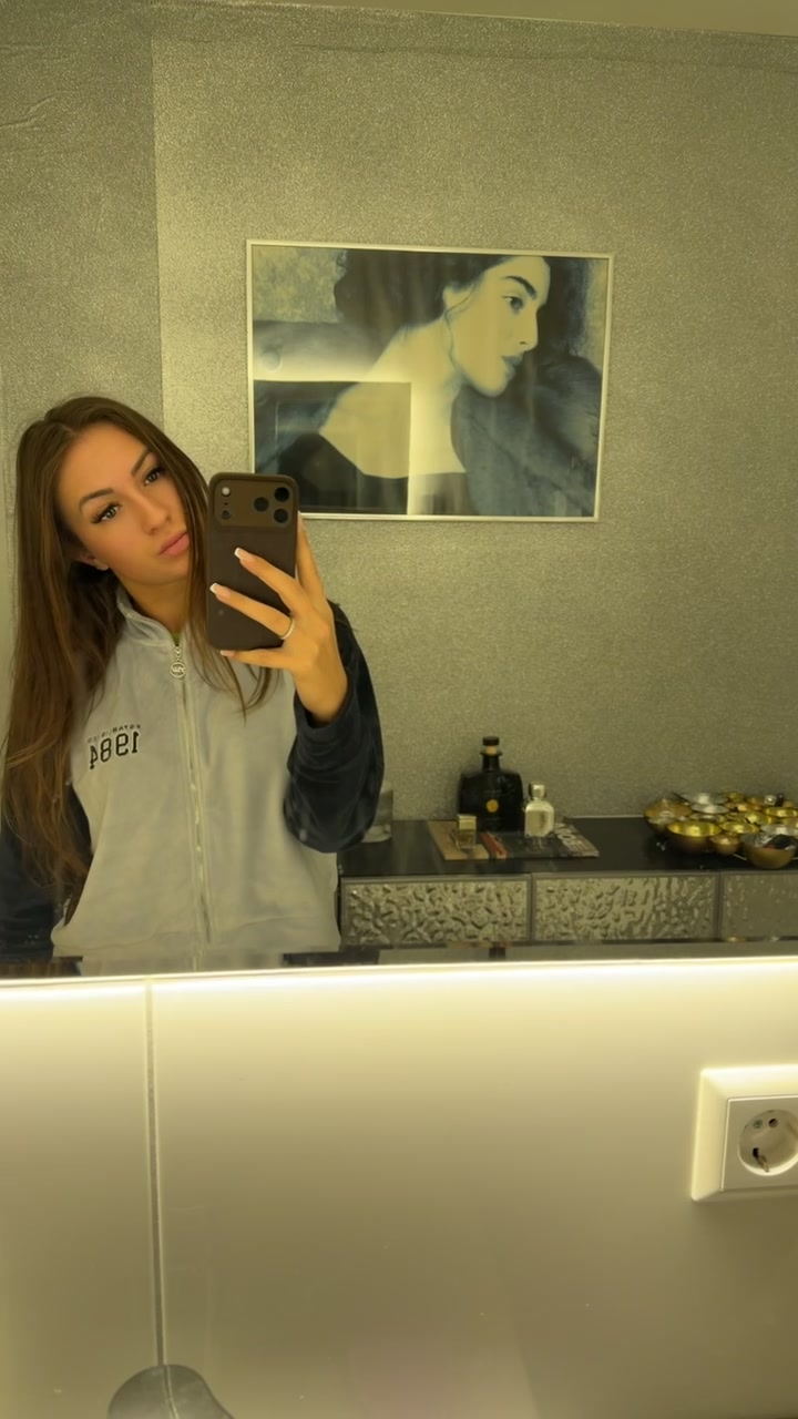 @𝐋 𝐀 𝐔 𝐑 𝐀 &reg;