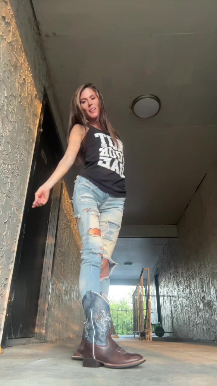 @IttyBittyTricia