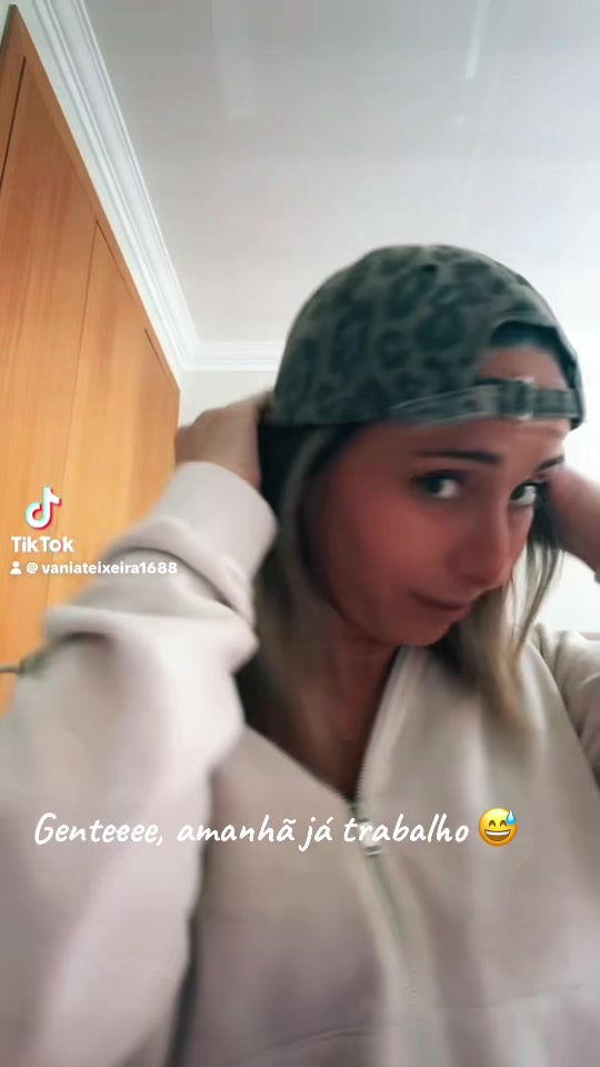 @V&acirc;nia Teixeira⚡️