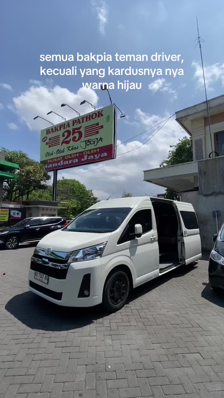 @SEWA HIACE SOLO RAYA
