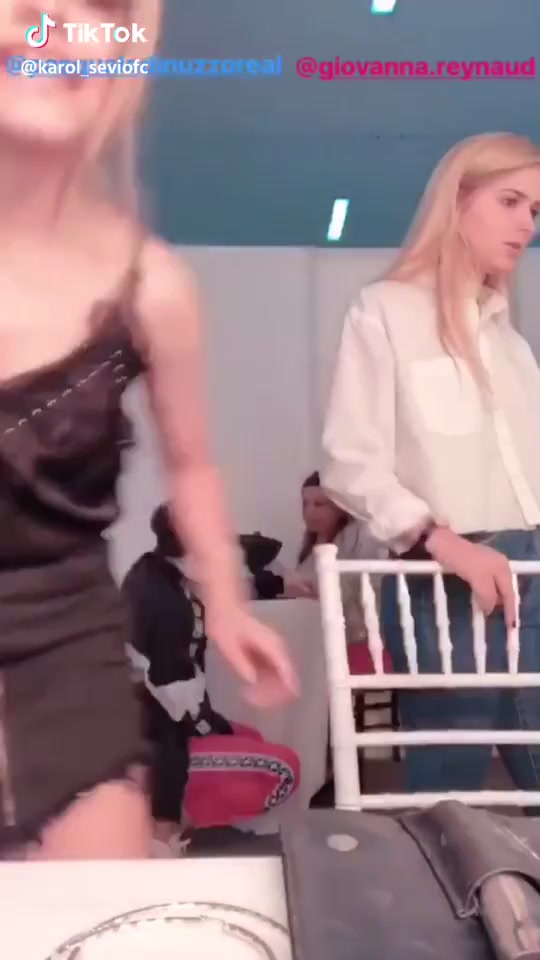@karol sevilla 👄👄👄