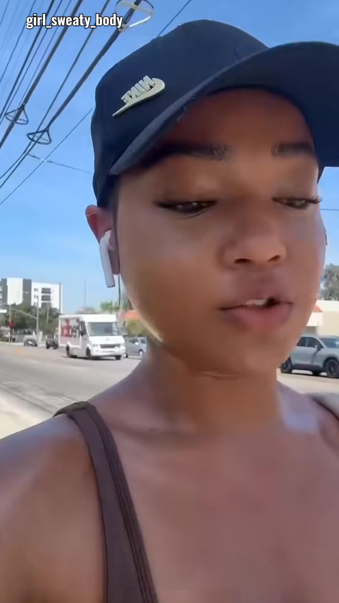 @girl_sweaty_body
